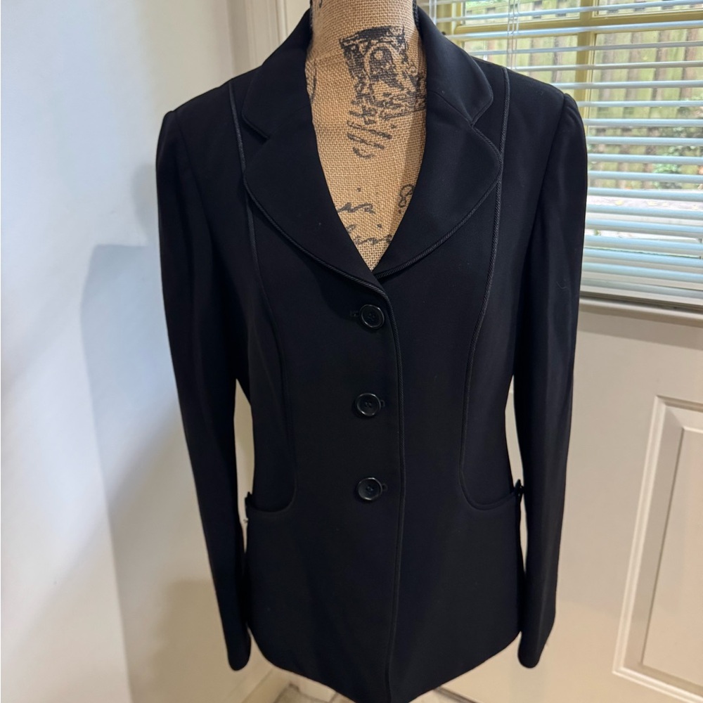 Armani Collezioni Classic Black Blazer size 8 - dry cleaned